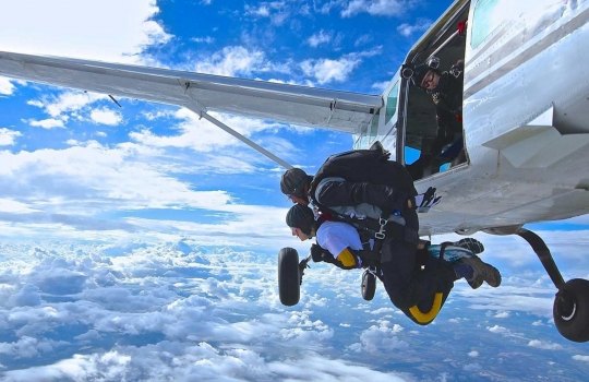 skydiving-parasutle-atlama-1558597892.jpg